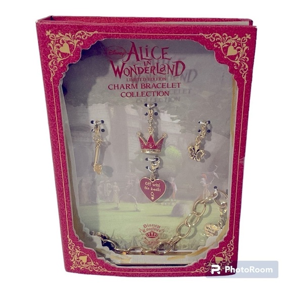 Disney Jewelry - 🎄Disney Alice in wonderland charm set